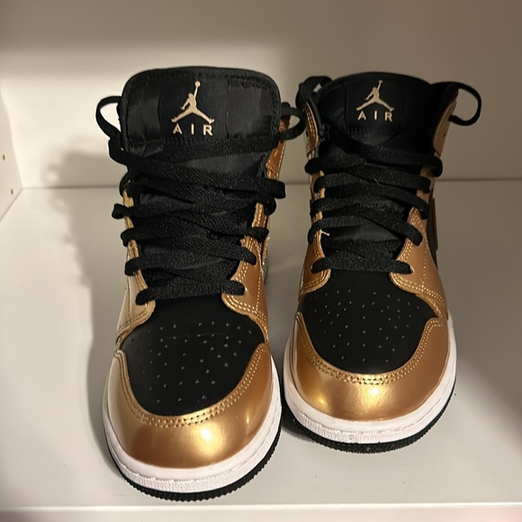 Jordan’s - Picture 2 of 5